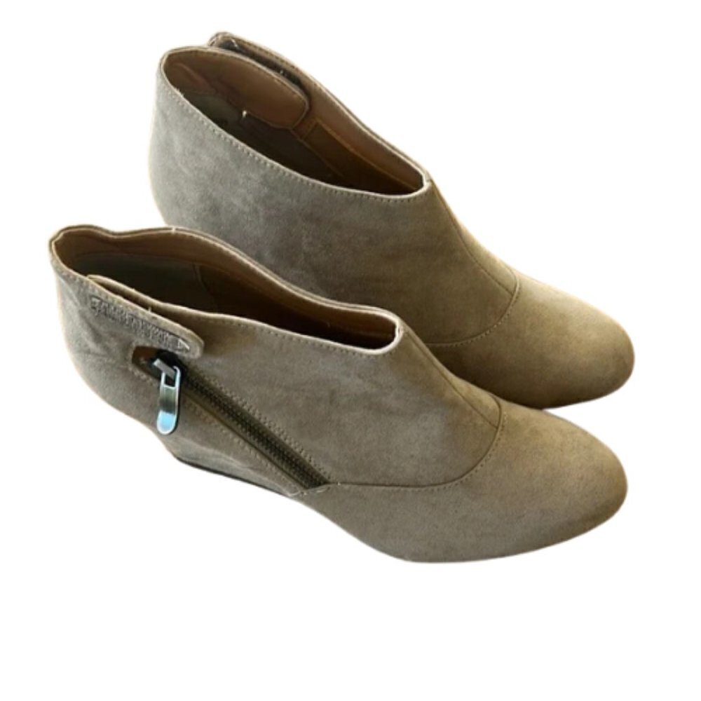 CL.by Laundry bootie Brown Suade boots